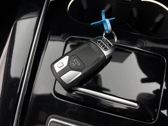 Audi A4 2.0 TFSI 35 Black Edition S Tronic (150 ps) - LED - REVERSE CAM 