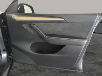 Tesla Model Y (Dual Motor) Long Range 4WDE (384 bhp) - HEATED STEERING