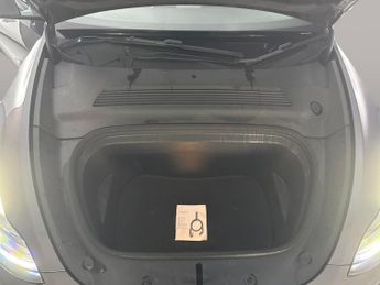 Tesla Model Y (Dual Motor) Long Range 4WDE (384 bhp) - HEATED STEERING