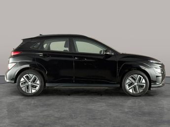 Hyundai Kona 39kWh SE Connect (10.5kW Charger) (136 ps) - LANE DEPARTURE  - B
