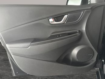 Hyundai Kona 39kWh SE Connect (10.5kW Charger) (136 ps) - LANE DEPARTURE  - B