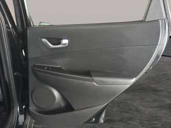 Hyundai Kona 39kWh SE Connect (10.5kW Charger) (136 ps) - LANE DEPARTURE  - B