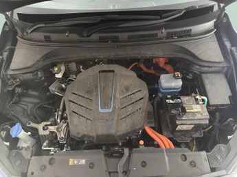 Hyundai Kona 39kWh SE Connect (10.5kW Charger) (136 ps) - LANE DEPARTURE  - B