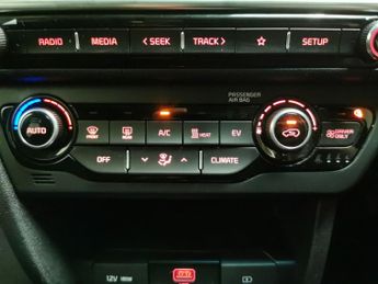 Kia Niro 64kWh 2 (201 bhp) - CRUISE - PADDLE SHIFT - 17IN ALLOYS