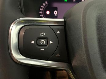 Volvo XC40 Recharge 69kWh Core (231 ps) - PARK ASSIST - LED - NAV