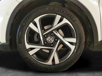 Toyota C-HR 1.8 VVT-h GPF Design CVT (122 ps) - LED - REVERSE CAM - NAV