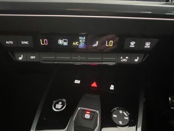Audi Q4 E-tron 40 S line 82kWh (204 ps) ADAPTIVE CRUISE - LED LIGHTS - NAV