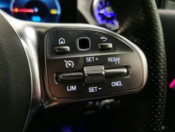 Mercedes-Benz EQA EQA 250+ 70.5kWh AMG Line (Premium) (190 ps) - ADAPTIVE LIGHTS
