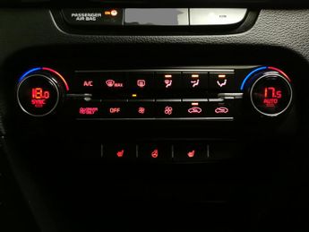 Kia Xceed 1.6 GDi 8.9kWh 3 Plug-in DCT (139 bhp) - HEATED STEERING - LANE 