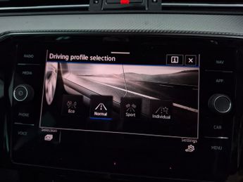 Volkswagen Passat 2.0 TDI EVO R-Line DSG (150 ps) - HEATED LEATHER - WIFI - BLUETO