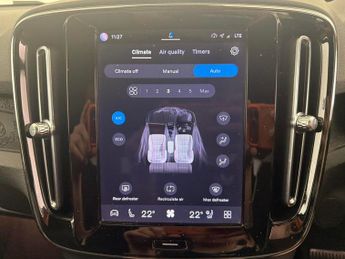 Volvo XC40 Recharge 69kWh Plus (231 ps) - KEYLESS ENTRY - PARK ASSIST - LED