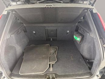Volvo XC40 Recharge 69kWh Plus (231 ps) - KEYLESS ENTRY - PARK ASSIST - LED