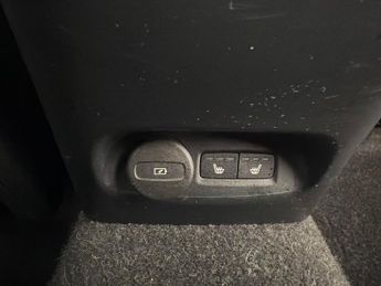 Volvo XC40 Recharge 69kWh Plus (231 ps) - KEYLESS ENTRY - PARK ASSIST - LED