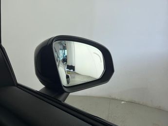 Volvo XC40 Recharge 69kWh Plus (231 ps) - KEYLESS ENTRY - PARK ASSIST - LED