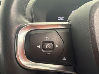 Volvo XC40 Recharge 69kWh Plus (231 ps) - KEYLESS ENTRY - PARK ASSIST - LED
