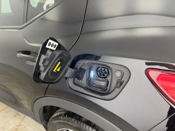 Volvo XC40 Recharge 69kWh Plus (231 ps) - KEYLESS ENTRY - PARK ASSIST - LED