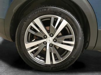 Peugeot 3008 1.6 13.2kWh Allure Premium Plug-in e-EAT (225 ps) - LANE DEPARTU