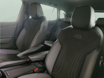 Volkswagen ID.4 Pro Performance 77kWh Life (204 ps) - LED - REVERSE CAM - HEATED