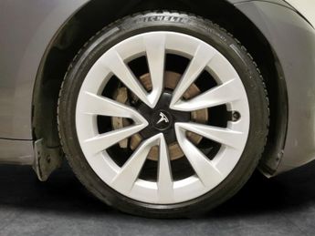 Tesla Model 3 (Dual Motor) Long Range 4WDE (346 ps) - HEATED WHEEL - ADAPTIVE 