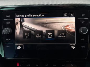Volkswagen Passat 1.5 TSI EVO R-Line DSG (150 ps) - HEATED LEATHER - WIFI - LANE D