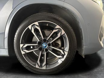 BMW iX1 30 66.5kWh M Sport xDrive (11kW Charger) (313 ps) - TECH PACK - 