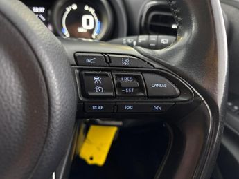 Toyota Yaris 1.5 VVT-h Design E-CVT (116 ps) - REVERSE CAM - ALCANTARA