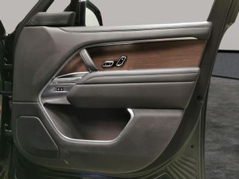Land Rover Range Rover 3.0 P400 MHEV Autobiography 4WD (LWB, 7Seat) (400 ps) - CARPLAY