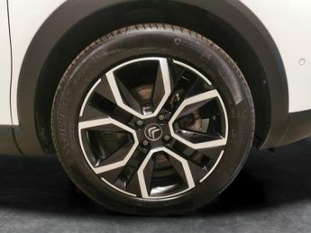 Citroen e-C4 50kWh Shine Plus (7.4kW Charger) (136 ps) - REVERSE CAM - NAV