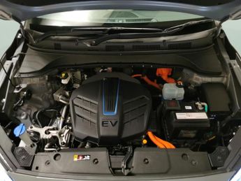 Hyundai Kona 64kWh Premium (10.5kW Charger) (204 ps) - HEATED SEATS - HEATED 