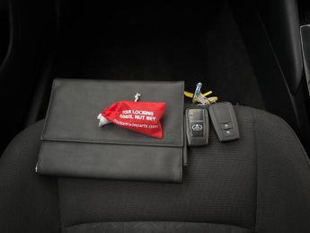Toyota Corolla 1.8 VVT-h GPF Icon Tech CVT (122 ps) - APPLE CARPLAY - PARK ASSI
