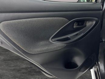 Toyota Yaris 1.5 VVT-h Design E-CVT (116 ps) - REVERSE CAM - ALCANTARA