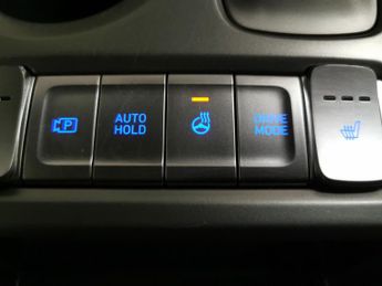 Hyundai Kona 64kWh Premium (10.5kW Charger) (204 ps) - HEATED SEATS - HEATED 