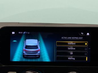 Mercedes-Benz EQA EQA 250 66.5kWh AMG Line (190 ps) - NAV - MIRROR PACKAGE