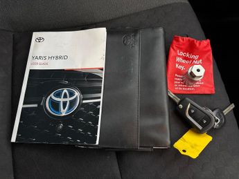 Toyota Yaris 1.5 VVT-h Design E-CVT (116 ps) - REVERSE CAM - ALCANTARA