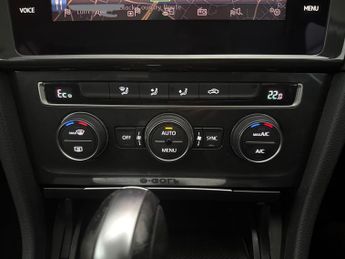 Volkswagen E-golf 35.8kWh e-Golf (136 ps) - CLIMATE CONTROL - DAB - USB AUDIO