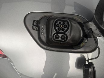 Volkswagen E-golf 35.8kWh e-Golf (136 ps) - CLIMATE CONTROL - DAB - USB AUDIO