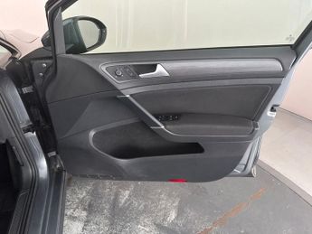 Volkswagen E-golf 35.8kWh e-Golf (136 ps) - CLIMATE CONTROL - DAB - USB AUDIO