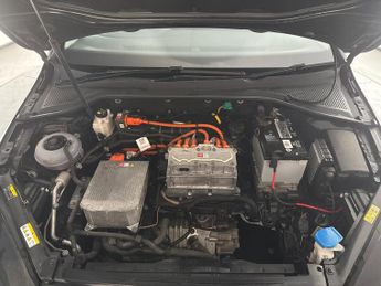 Volkswagen E-golf 35.8kWh e-Golf (136 ps) - CLIMATE CONTROL - DAB - USB AUDIO