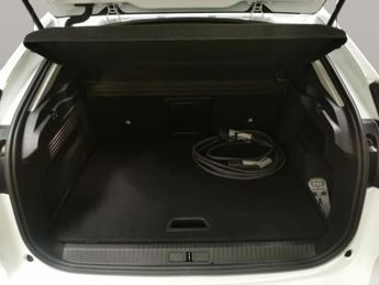 Citroen e-C4 50kWh Shine Plus (7.4kW Charger) (136 ps) - REVERSE CAM - NAV