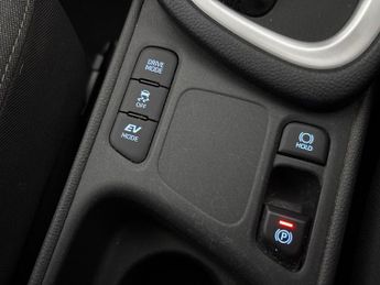 Toyota Yaris 1.5 VVT-h Design E-CVT (116 ps) - REVERSE CAM - ALCANTARA