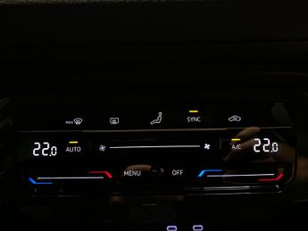 Volkswagen Tiguan 1.5 TSI Life DSG (150 ps) - NAV - BLUETOOTH - PARK SENSORS
