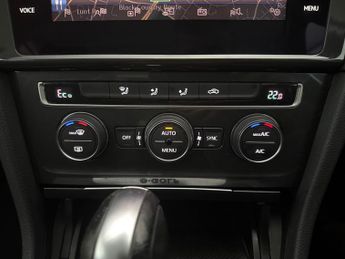 Volkswagen E-golf 35.8kWh e-Golf (136 ps) - CLIMATE CONTROL - DAB - USB AUDIO