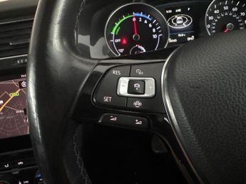 Volkswagen E-golf 35.8kWh e-Golf (136 ps) - CLIMATE CONTROL - DAB - USB AUDIO