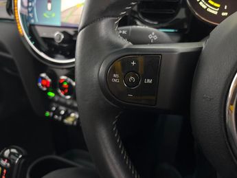 Mini Electric Hatch Cooper SE 32.6kWh Level 3 (184 ps) - 17IN ALLOYS - PAN ROOF - NA