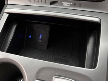 Hyundai Kona 64kWh Premium (10.5kW Charger) (204 ps) - LED - REVERSE CAM - SA