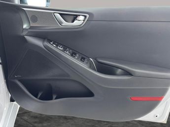 Hyundai Ioniq 1.6 h-GDi 8.9kWh Premium Plug-in DCT (141 ps) - DRIVING ASSISTAN