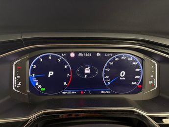 Volkswagen Taigo 1.5 TSI R-Line DSG (150 ps) - BLUETOOTH - WIRELESS CHARGER - DIG