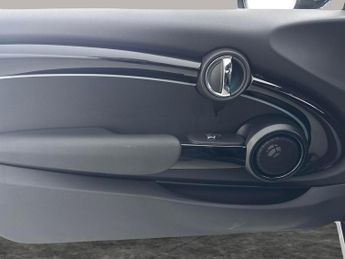 Mini Electric Hatch Cooper SE 32.6kWh Level 3 (184 ps) - 17IN ALLOYS - PAN ROOF - NA