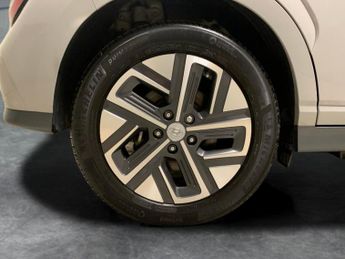 Hyundai Kona 64kWh Premium (10.5kW Charger) (204 ps) - UPGRADED SOUND - CARPL