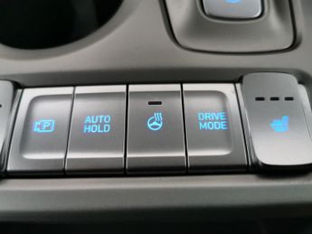 Hyundai Kona 64kWh Premium (10.5kW Charger) (204 ps) - KEYLESS ENTRY - LED - 